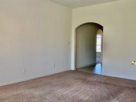 4th image of 1315 Tamarack Dr
