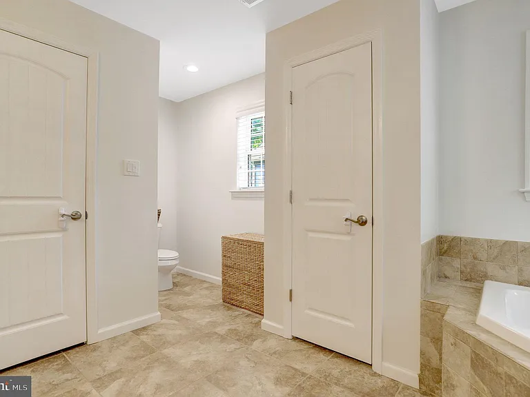 2862 Rosemary Ln — Photo 35