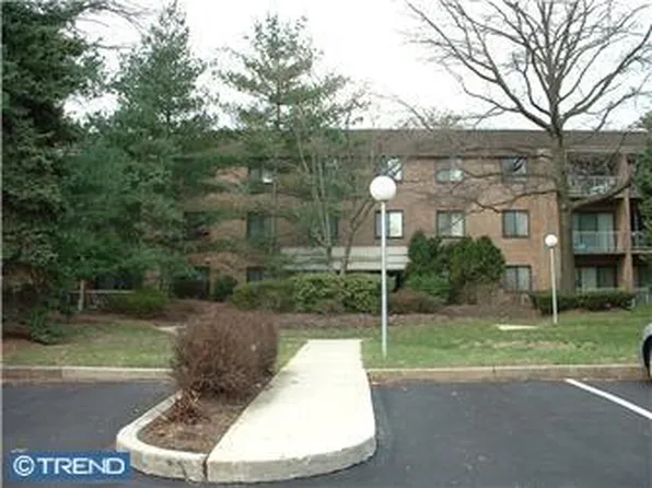 1640 Oakwood Dr #118, Penn Valley, PA 19072