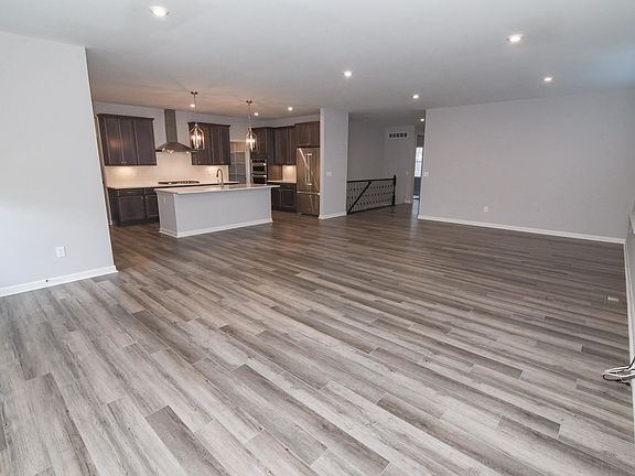 5th image of 2671 White Pine Dr