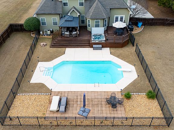 2nd image of 128 Feather Ln