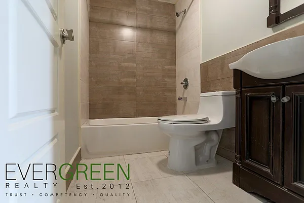 Rented by Evergreen Apartments BK | media 4