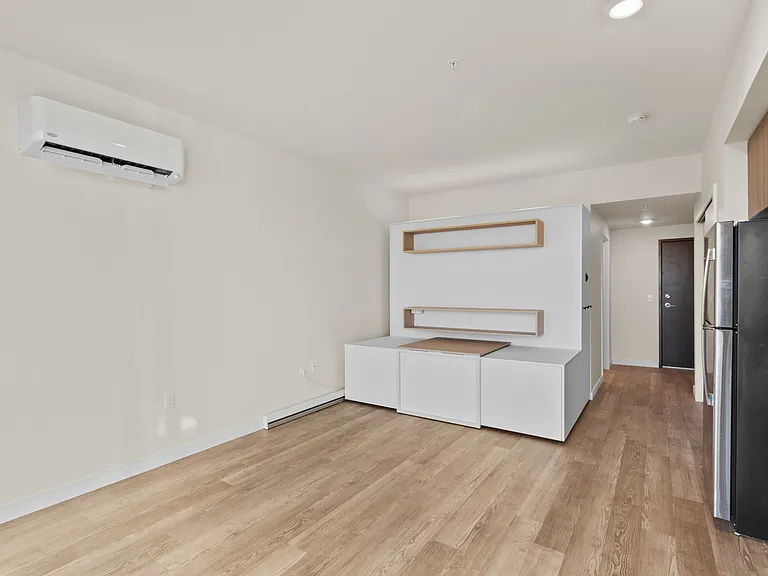 The Warren | Convertible Studio