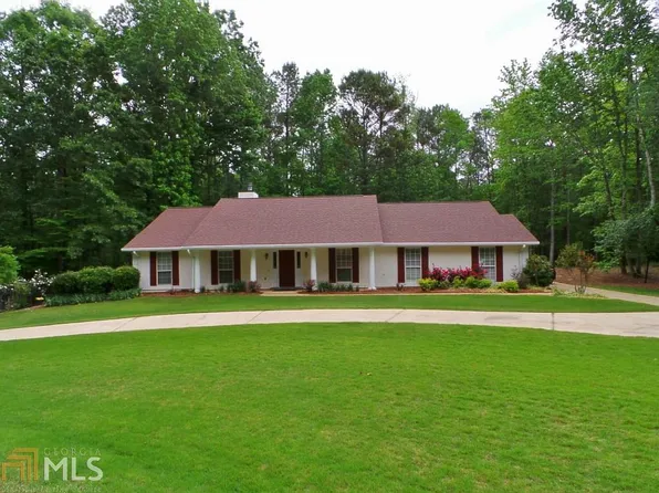 180 River Run Dr, Hogansville, GA 30230