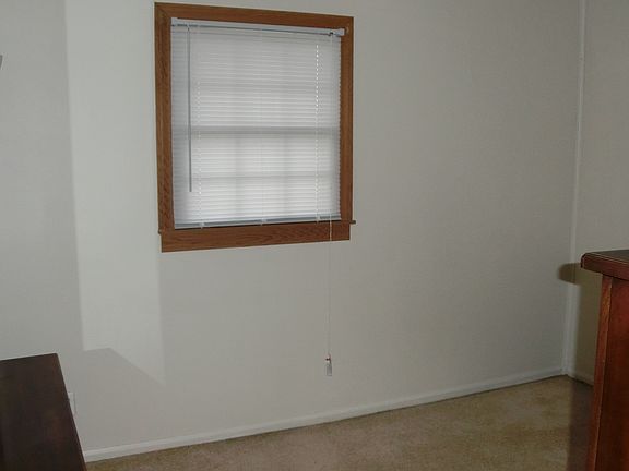 4th image of 3230 Miller Ave