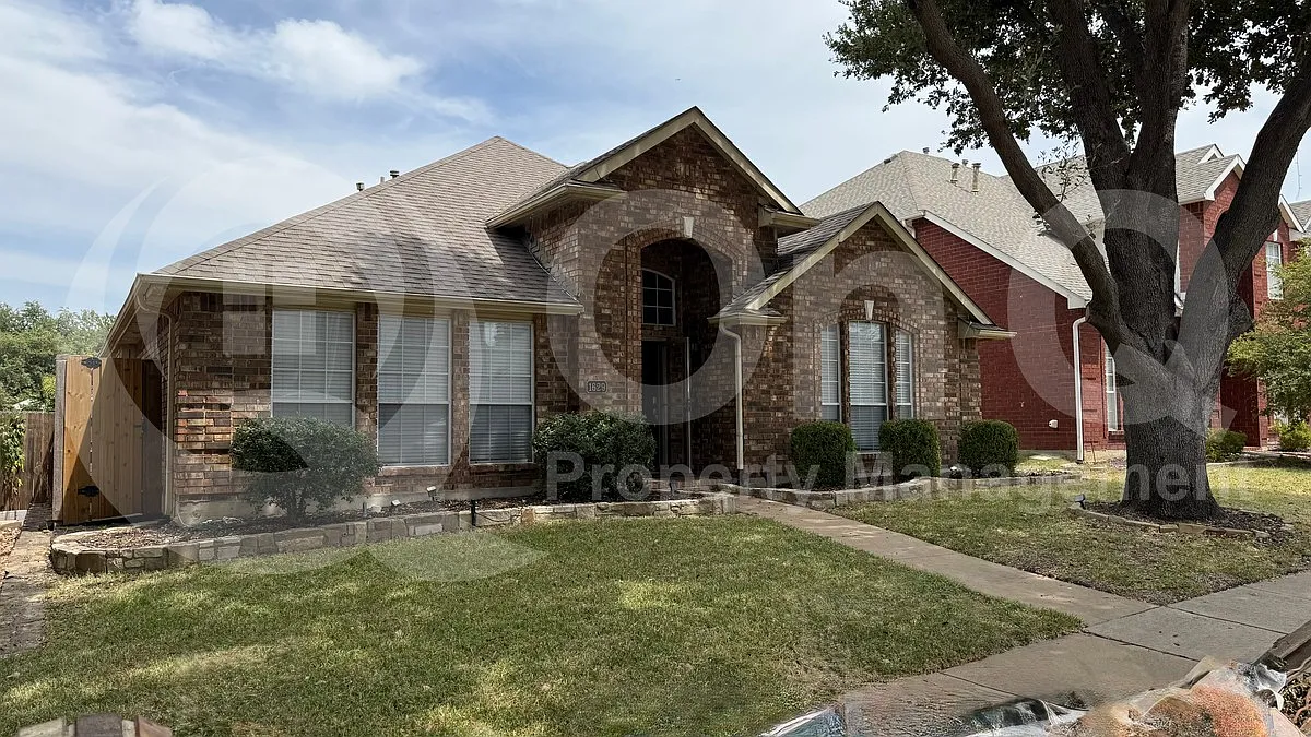 3 bed, 2.0 bath, 2091 sqft, $2,900 — Photo 3