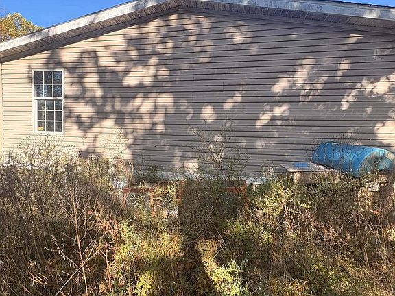 11th image of 453 River Rd