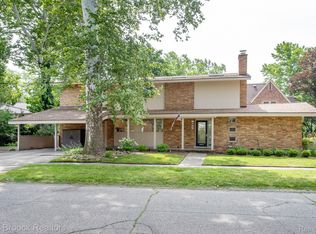 8125 Concord Rd, Huntington Woods, MI 48070