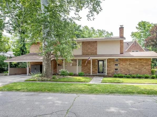 8125 Concord Rd, Huntington Woods, MI 48070