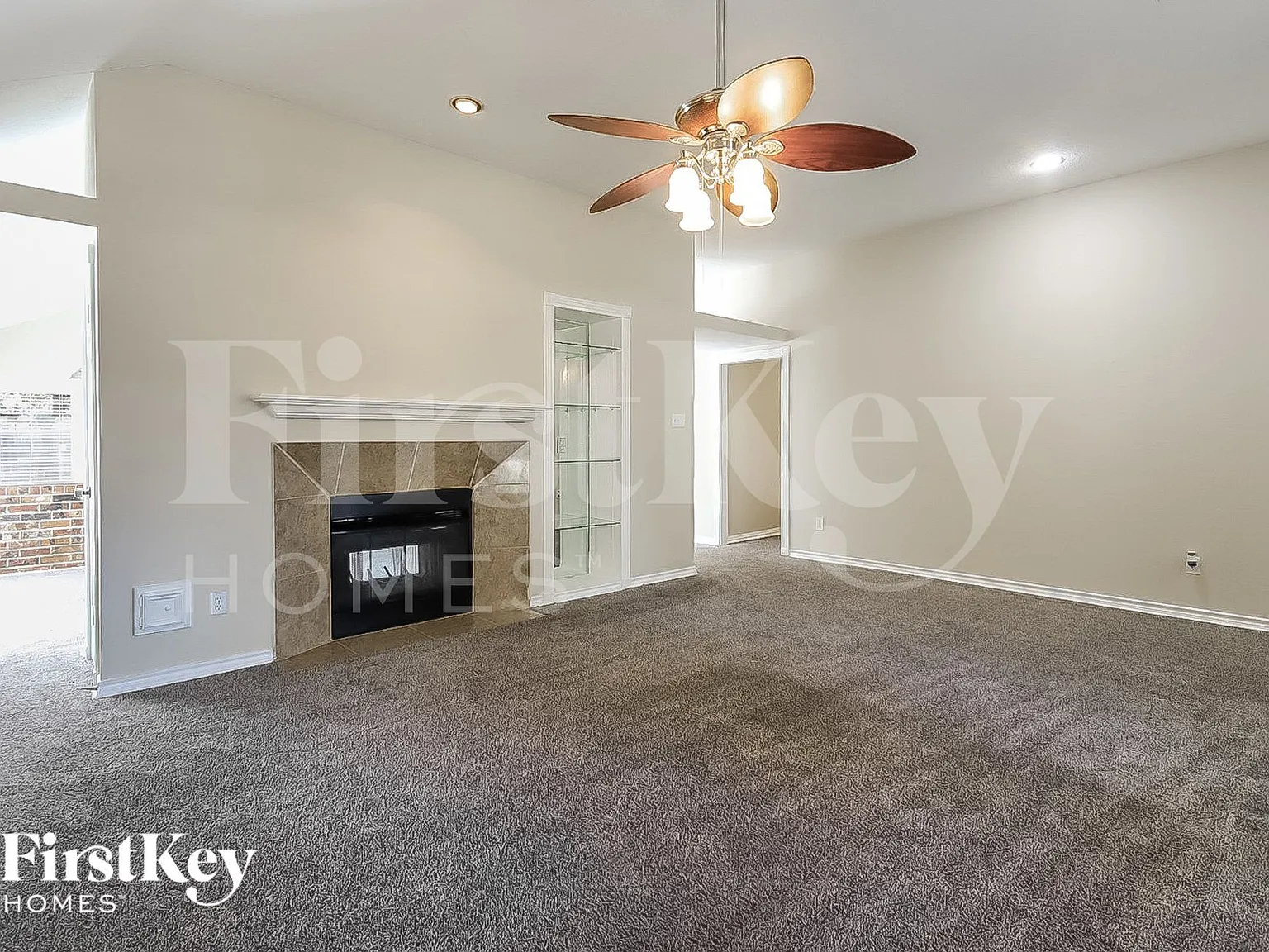 3 bed, 2.0 bath, 2352 sqft, $2,280 — Photo 3