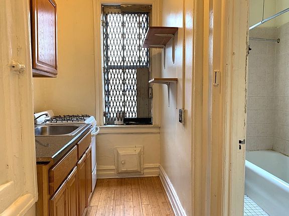 5th image of 280 E 21st St APT 6B