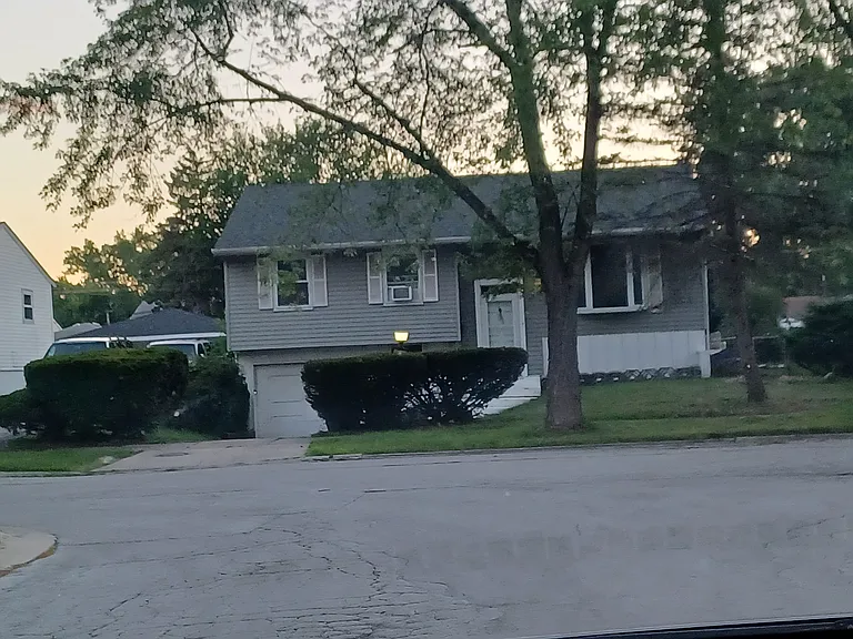 24 N Willow Ln — Photo 1
