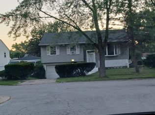 24 N Willow Ln, Glenwood, IL