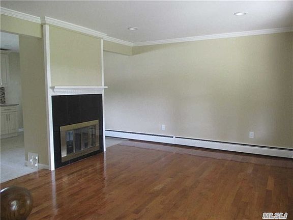 5th image of 33 Arcadia Ln