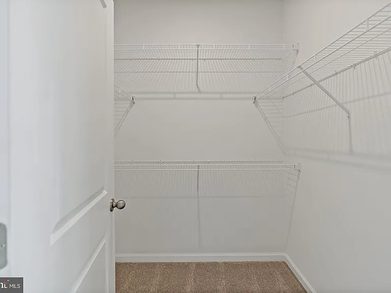 646 Hemsworth Ln — Photo 11