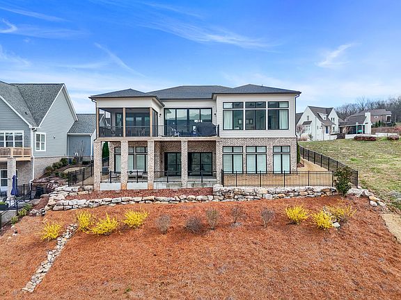 5th image of 574 Clingmans Ln