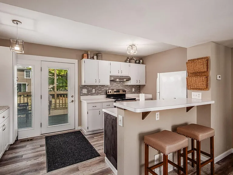 4945 Singleton Dr #13C — Photo 6