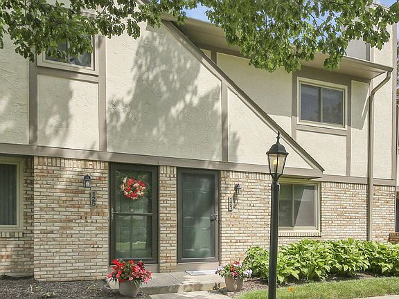 2nd image of 121 Carrowmoor Ct #11