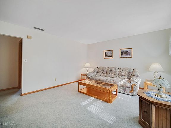 5th image of 1901 Berkley Dr