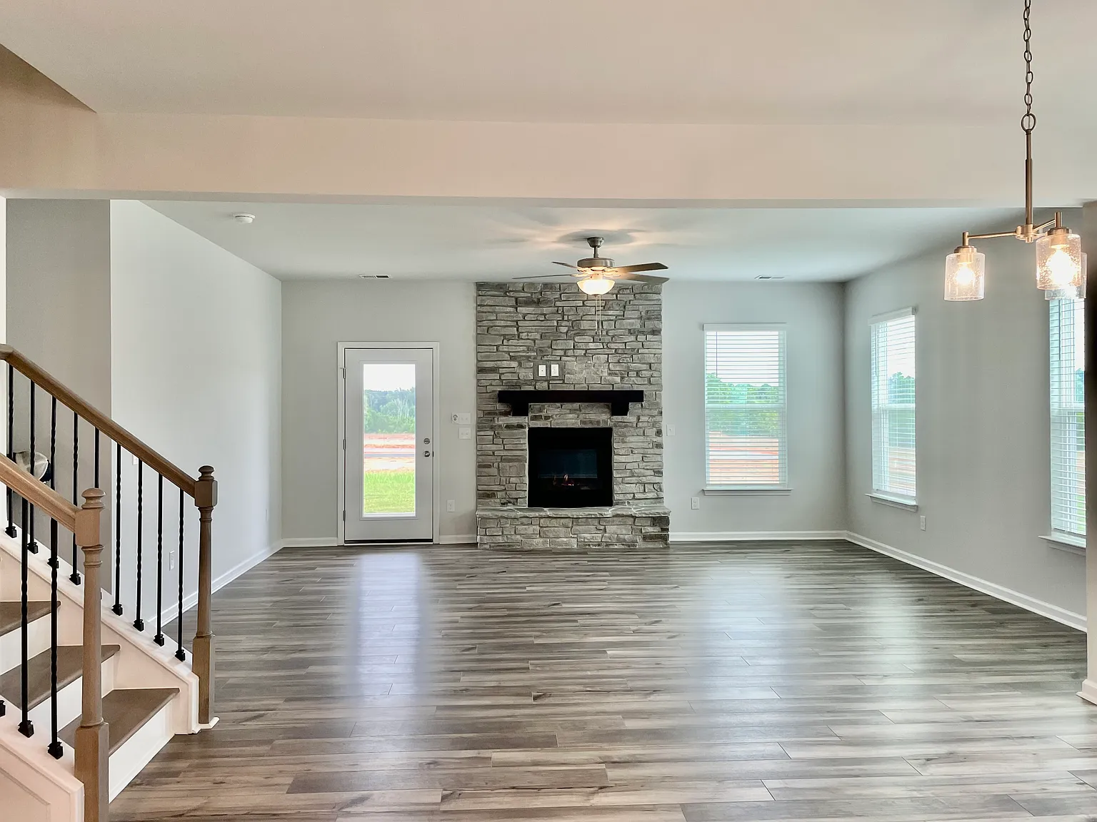 5 bed, 3.5 bath, 3184 sqft, $2,950 — Photo 4