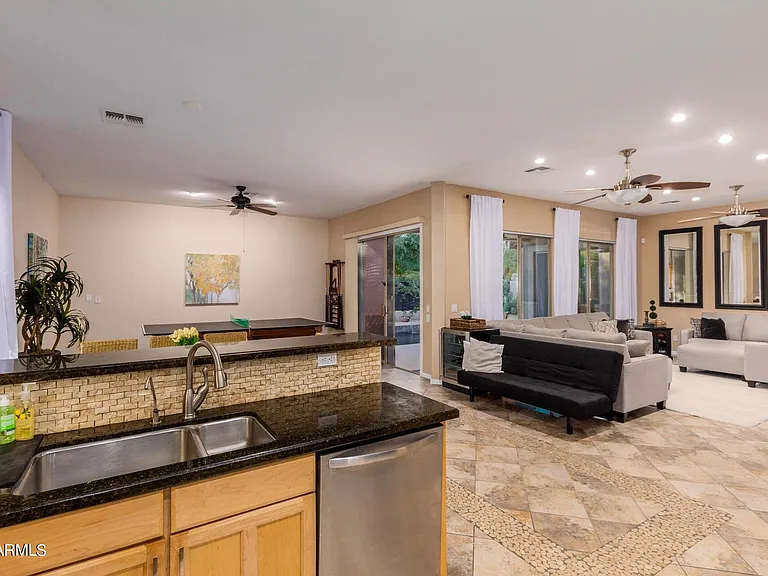 3103 W Sentinel Rock Rd — Photo 8