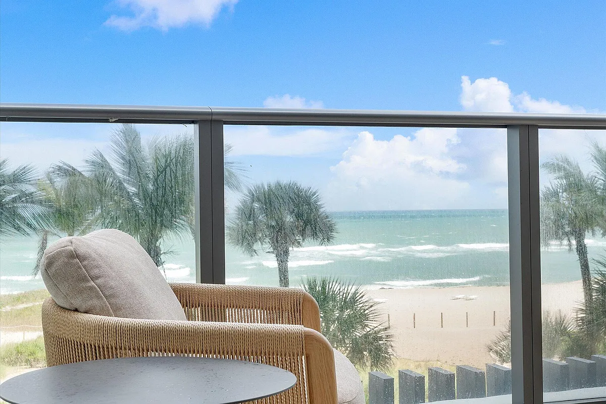 Building Photo - 1116 N Ocean Blvd #304