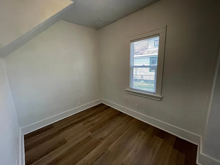 425 Birdsell St — Photo 15