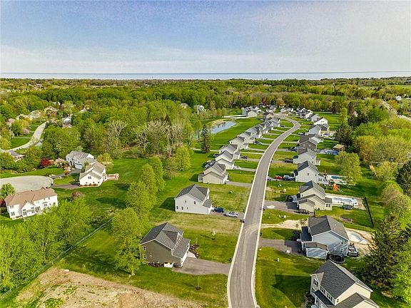 3rd image of 389 Hanna Ln