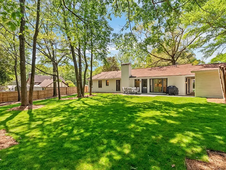 322 Cricket Ln — Photo 1