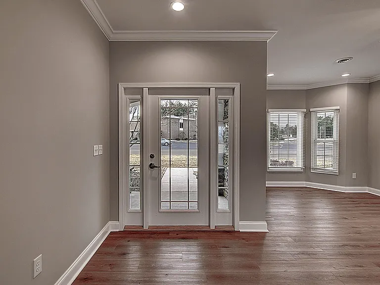 209 University Pkwy #10 — Photo 7