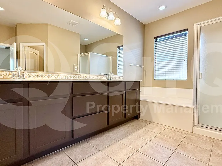 4425 E Saint John Rd — Photo 17