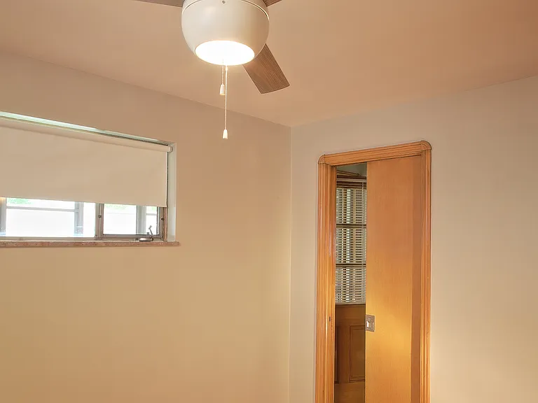 2186 Chesterland Ave — Photo 6