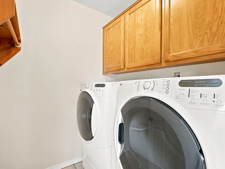 511 E Dyann Dr — Photo 18