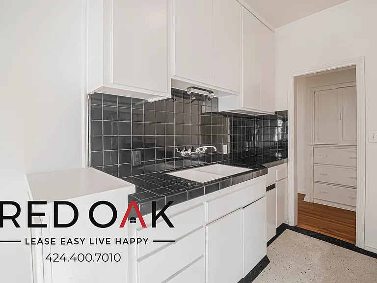 180 S Sycamore Ave #104 — Photo 4