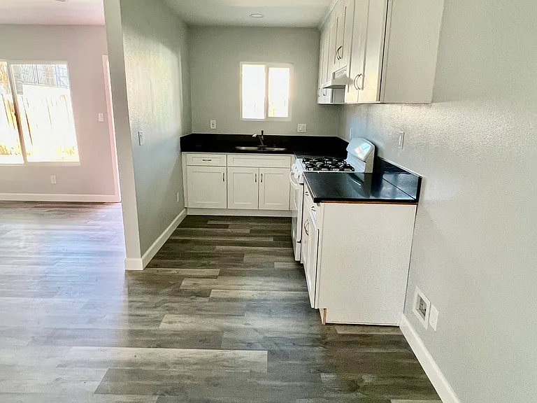 1854 Marine Ave #4 — Photo 11