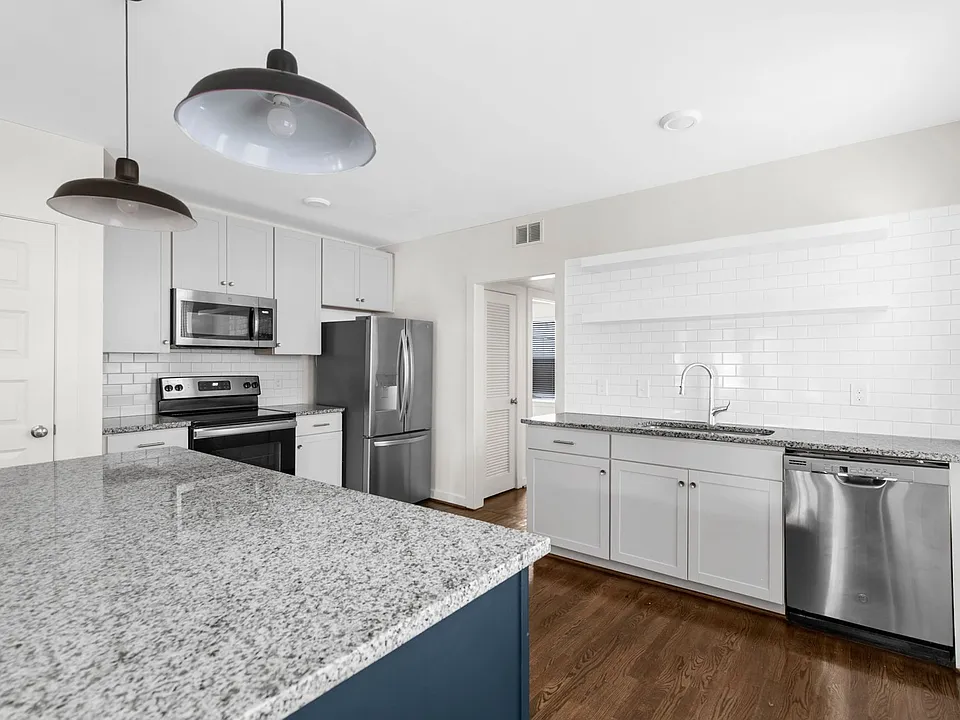 Greenview Apartments - Forest Park