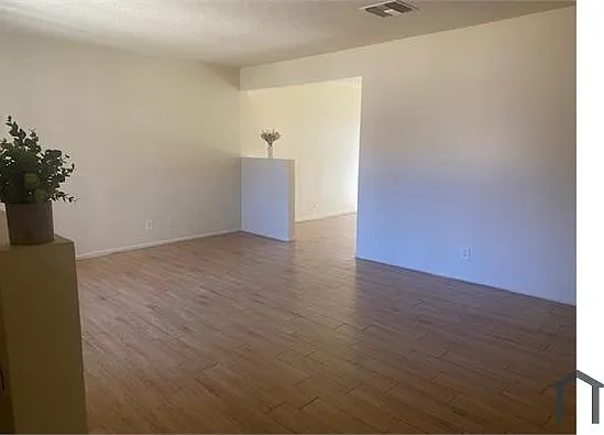 3 bed, 1050 sqft, $3,350 — Photo 1