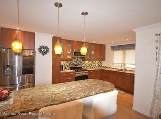 82 Holly Dr, Parlin, NJ 08859