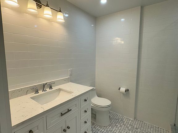 3rd image of 38 Schermerhorn St APT 2