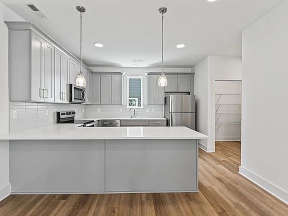 2nd image of 704 N Dupont Ave #307