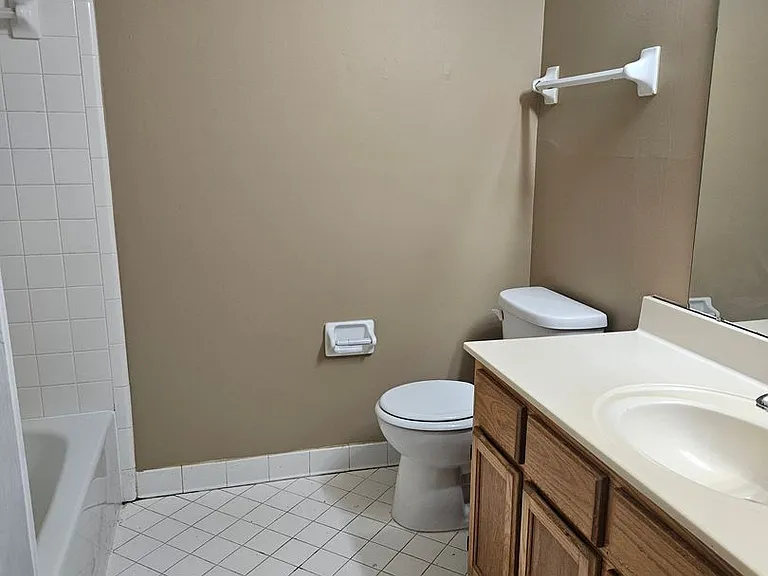 725 Walnut Woods Cv N — Photo 10