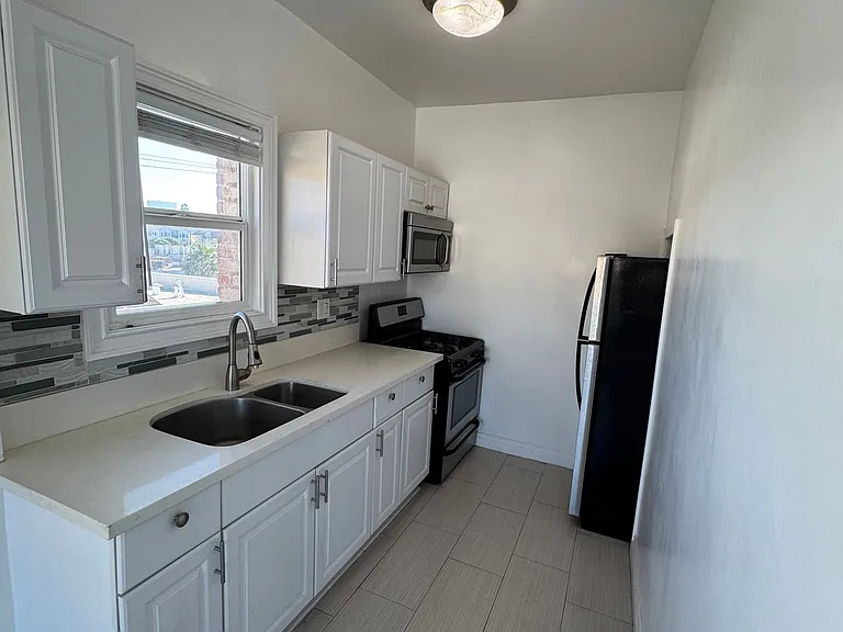 250 N Kenmore Ave #203 — Photo 12