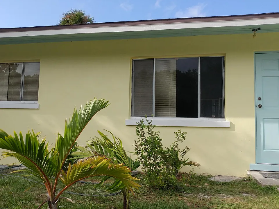 130 E Avenue A