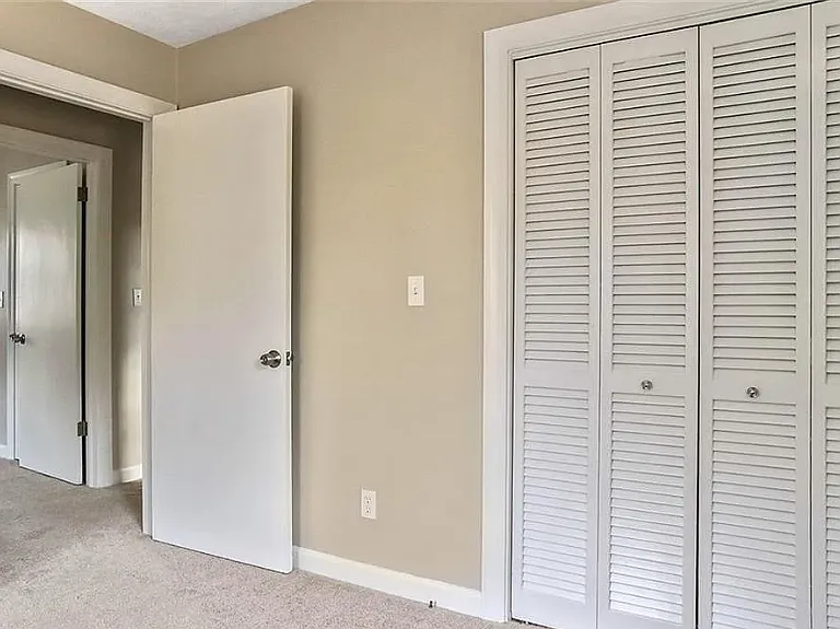 205 Woodford Dr — Photo 18