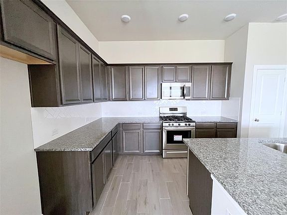 5th image of 30819 Boxwood Dr