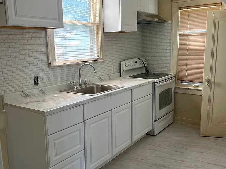 1317 May St — Photo 6