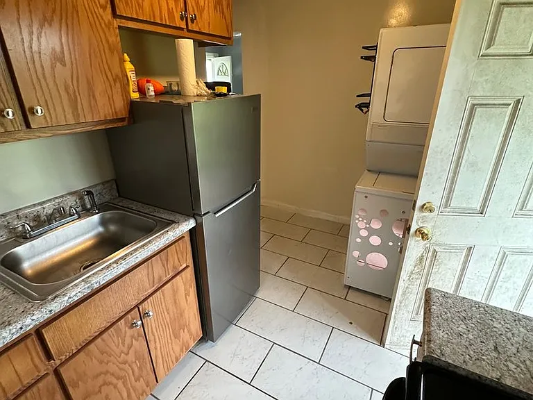 1235 Grant Ave — Photo 4
