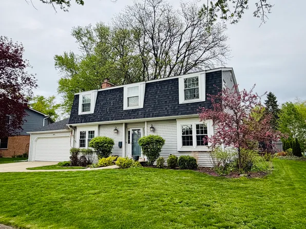 961 N Topanga Dr, Palatine, IL 60074