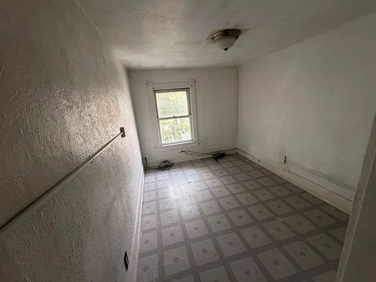451 E Pearl St — Photo 20