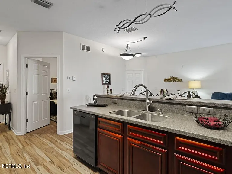 8218 Green Parrot Rd #105 — Photo 15